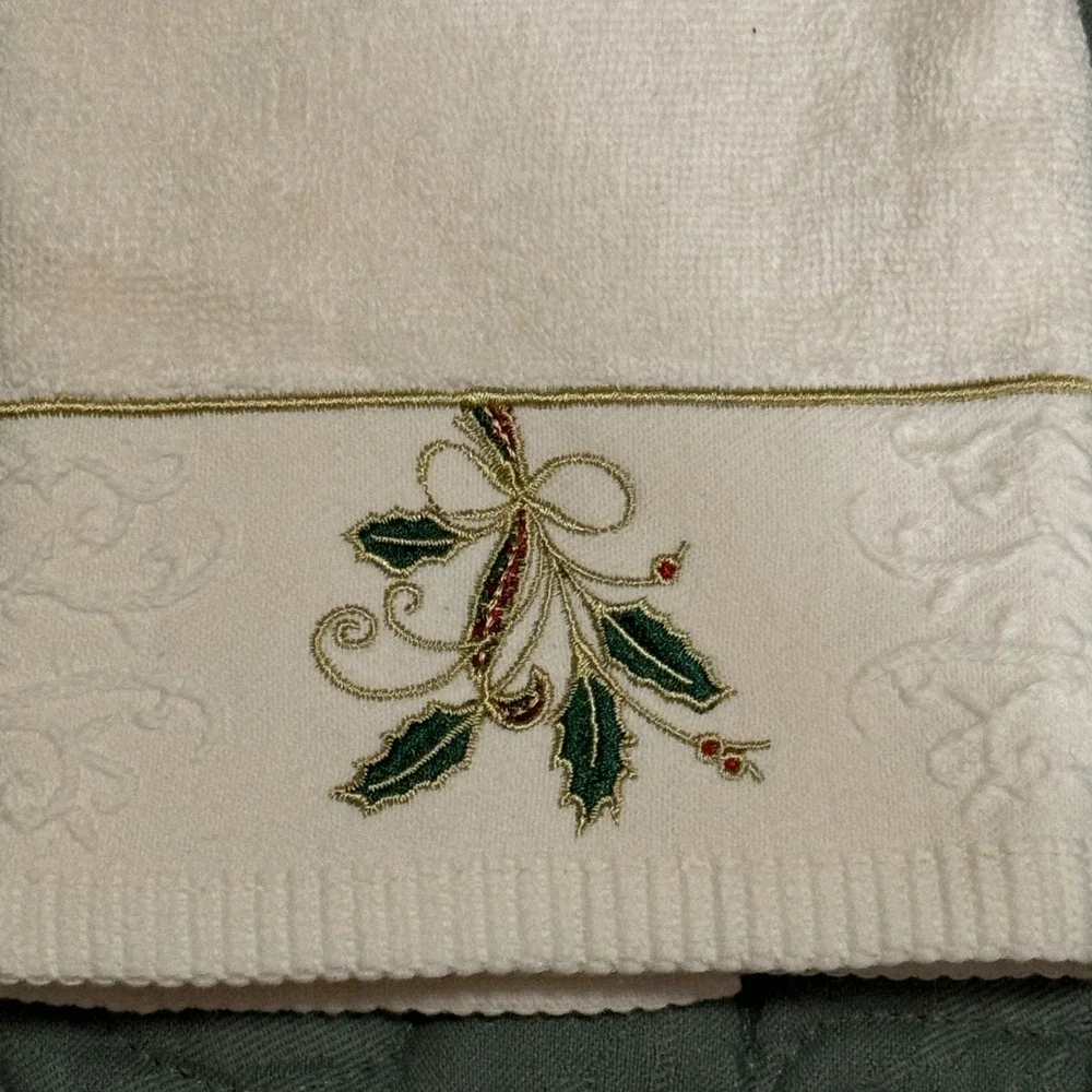 Lenox Christmas Towels 3pc Set Ivory Holly Berry Embroidered Cotton Cream Gold